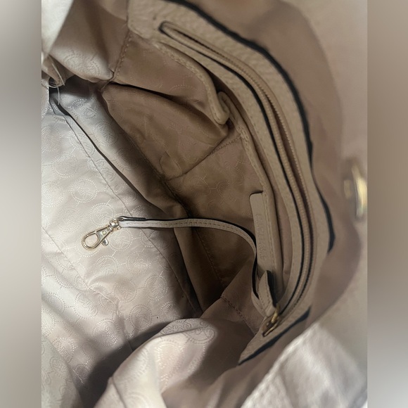 Michael Kors crossbody with adjustable shoulder strap purse - Picture 13 of 16